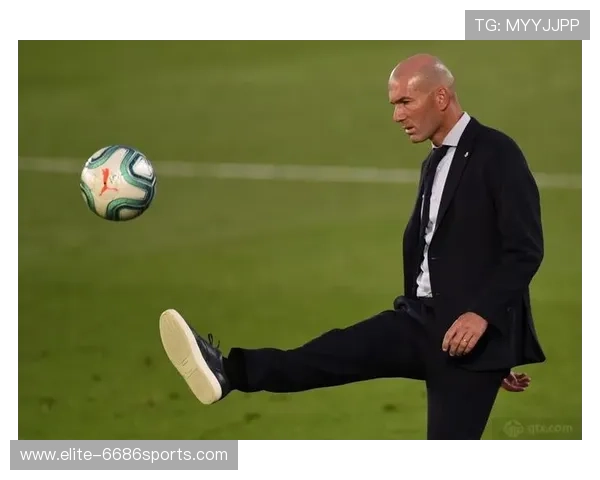 足球巨星钟爱休闲鞋展现赛场外时尚与生活品味魅力