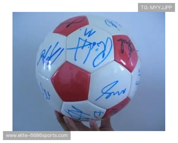 足球明星签名球的市场价值分析与收藏投资前景探讨